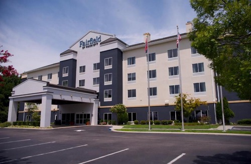 Cleveland Hotel | Fairfield Inn and Suites Cleveland