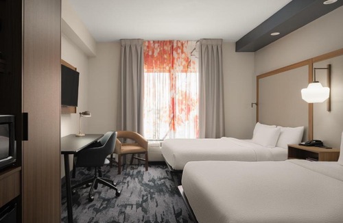 Cleveland Hotel | Fairfield Inn and Suites Cleveland
