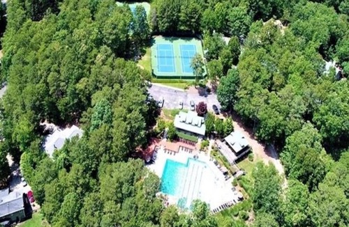 Waleska House | FALL GETAWAY! Our 'Hideaway Home' is a charming 3BR/2BA in Lake Arrowhead, GA.