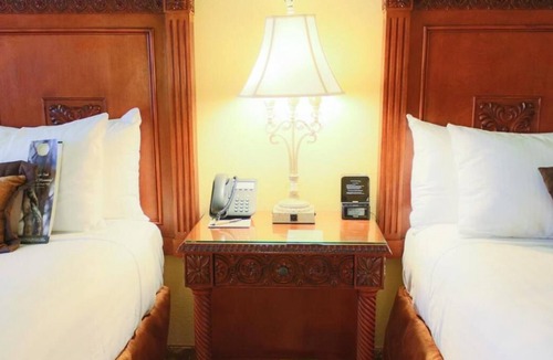 Orlando House | Family and Friends Vacation! 3 Spacious Units Near Disney's Magic Kingdom, Pools, Restaurants