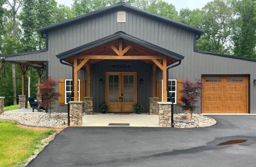 Easley House | Family-Friendly Barndominium Near Greenville!