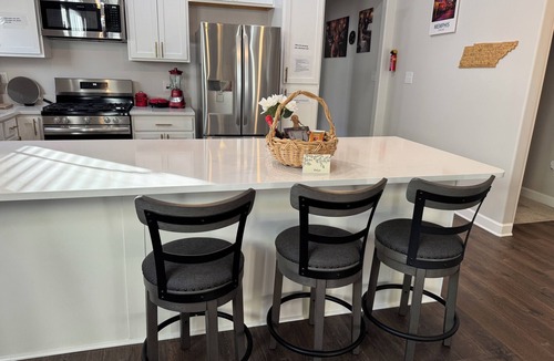 Memphis House | Family-Friendly Free Parking, Minutes to Downtown main attractions,Power backup