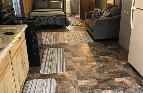 Preston Cottage | Family friendly, quiet neighborhood, 7 minutes from town. 20 minutes from Casino