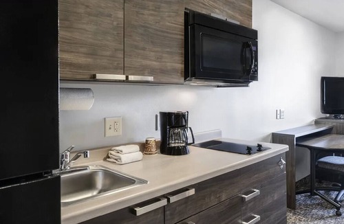 Augusta Hotel | Family Getaway in a Modern Unit by Reed Creek Nature Park