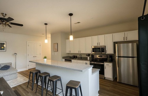 Glen Iris Apartment | Family & Group Retreat|3 Queens Beds Pool Table 11