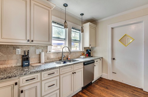 Hapeville House | Family Home w/Large Yard, Near Mercedes-Benz!