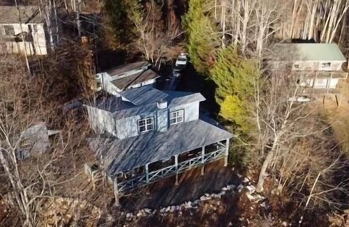 Hiawassee House | Fantastic Year Round Mountain Range View!