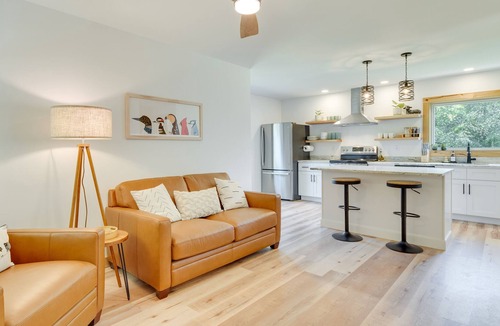 Mills River Cottage | Farm Stay: Bright & Modern Mills River Cottage!