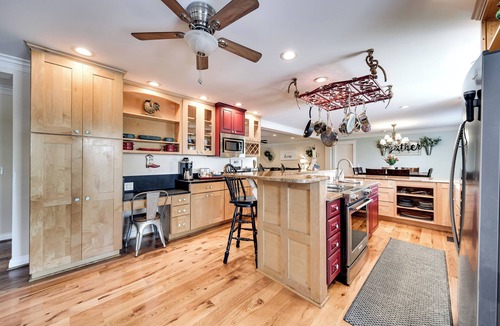 Coopertown House | FARM Stay! - Private Heated Pool & Swim Spa - Pool Table - 2 King 7 Queen - 16+