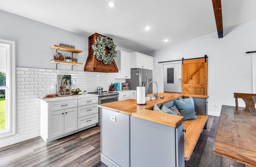 Millbrook House | Farm Stay w/Pool, Animals & Privacy Near Town – Pet Friendly