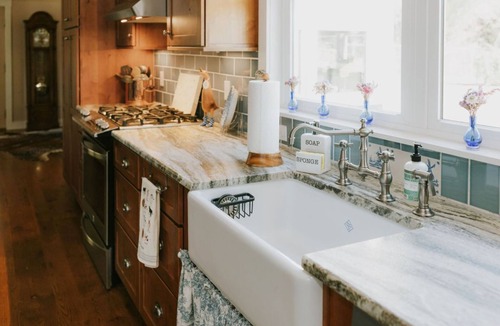 Tallahassee House | Farm stay with gorgeous view! Come stay at the Bird House on Nutbird Hill Farm.