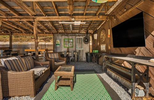 Saluda House | Farmhouse in private setting close to town