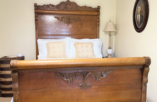 New Site Other | Farmhouse on Rock Creek Farm in Belmont. Enjoy a treehouse & wade Rock Creek