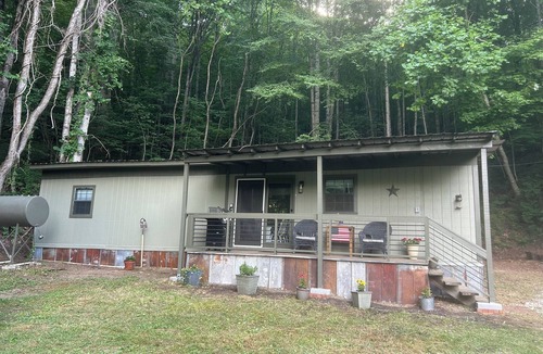 Topton House | Feisty Ranch Farm Retreat - Private and charming 2-bedroom on 15 acres