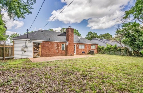 Parkway Village House | Fenced Yard, Centrally Located-Parkway Village Pad