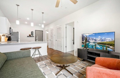 SoNo Apartment | FIFA 2026 Stay - Modern 1B1B Apartment with Private Balcony - 2 mi from Mercedes-Benz Stadium - 7