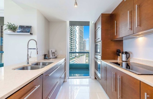 Downtown Miami Apartment | FIFA World Cup Base! Skyline Views & Icon Pool