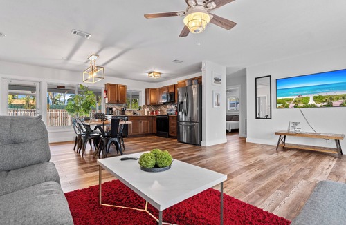Pompano Isles House | FIFA WORLD CUP Miami, 3BR/2 Bath Entire House, Sleeps 8, Big Yard With Salt Pool