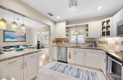 Survey Creek House | Major international sporting event - Near Miami Stadium - Heated Pool