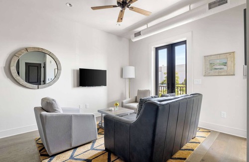 Cannonborough Elliotborough Condo | Fire Tower | Modern Retreat w/Rooftop Downtown