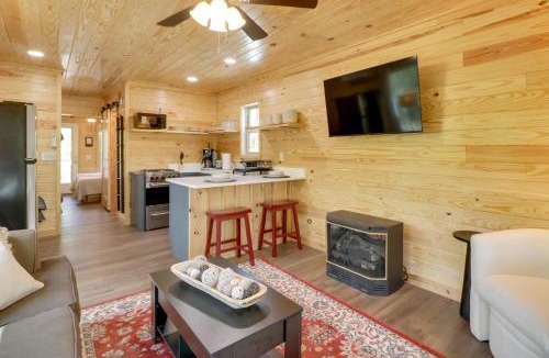 Heflin House | Fish & Hike: Cabin Hideaway w/Deck in Alabama