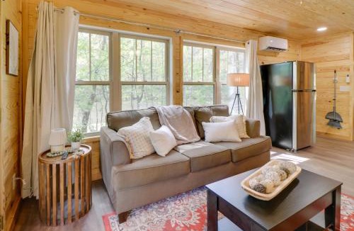 Heflin House | Fish & Hike: Cabin Hideaway w/Deck in Alabama