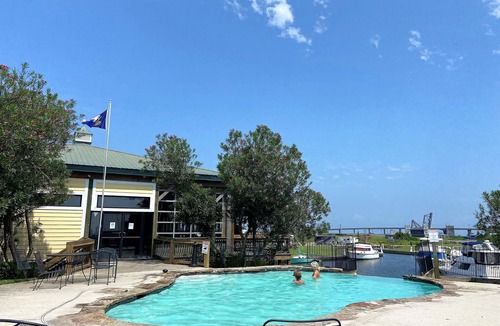 Ponchartrain Park Villa | Floating Villa 3