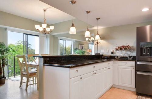 Hilton Head Island Condo | Forest Beach Villa 430 - Spectacular 2 BR Penthouse - Short Walk to Beach!