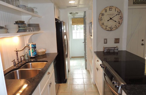 Hilton Head Island Villa | ☆Forest Beach☆Luxury☆3BR Villa☆5 Min. Walk to Beach☆Private Pool☆3 TVs☆Sleeps 8☆