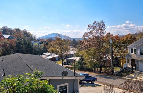 Northside House | Forget your worries in this spacious and serene space