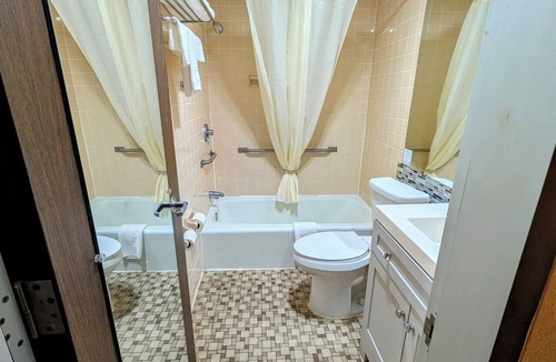 Forsyth Hotel | Forsythia Inn