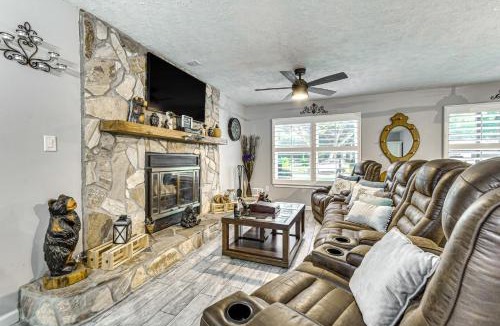 Wright House | Fort Walton Beach Home w/Pool: 5 Mi to Beach!