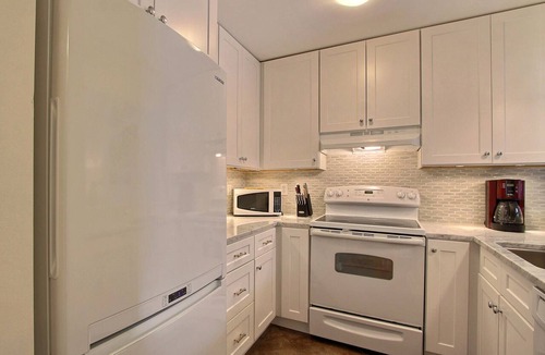Metropolitan Apartment | Fountain View Cottage, Beautiful Savannah Home
