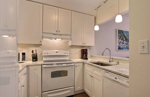 Metropolitan Apartment | Fountain View Cottage, Beautiful Savannah Home