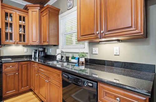 Milledgeville House | Fox Glove Retreat, Sleeps 9, Waterfront, Kayaks, Firepit + MORE!