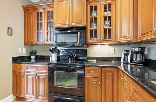 Milledgeville House | Fox Glove Retreat, Sleeps 9, Waterfront, Kayaks, Firepit + MORE!