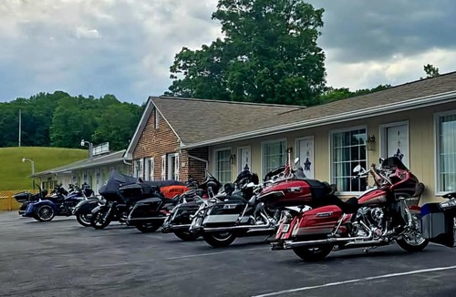 Max Meadows Hotel | Fox Mountain Inn