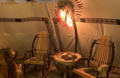 Hot Springs Bed & Breakfast | Fox Pass Cabins