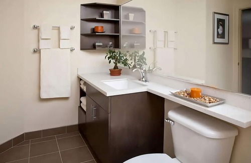Ashley Oaks Hotel | Frank H McClung Museum Tour! 4 Pet-friendly Suites w/Kitchen & FREE Parking!
