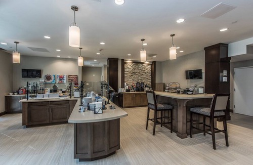 Mount Pleasant Condo | Free Breakfast Buffet. Outdoor Pool. Great Location!
