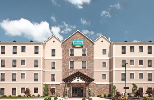Rogers Condo | Free Breakfast. Gym. Great for Business Travelers!