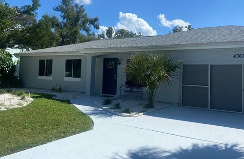 North Port Villa | Free Heated Saltwater Pool, Kayaks, Bikes, Tennis Rackets and Fishing Poles!