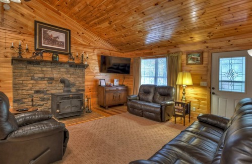 Turtletown Cabin | *Free Whitewater Rafting & Ziplining* Spacious & Secluded Cabin 7 Miles to Attractions & Near Ocoee River Rafting