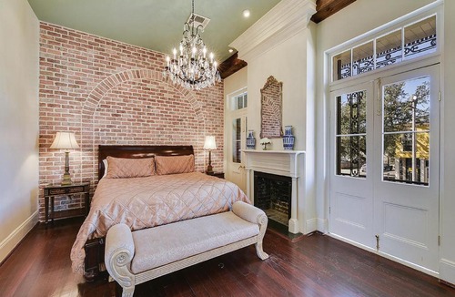 French Quarter Apartment | French Quarter 3 Bedroom Condo with Balcony