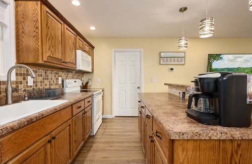 Byrdstown House | Freshly Remodeled House! Overlooks Dale Hollow!