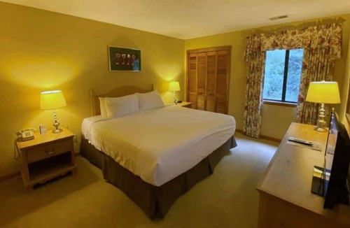 Sapphire Resort | Friend and Family Getaway! 3 Great Units Minutes from Panthertown Valley Trail!