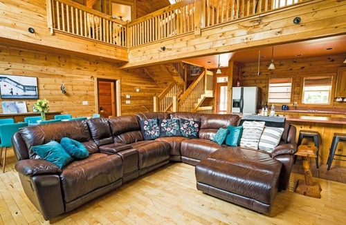 Ellijay House | Frog Pond Hollow Lodge Private private pool/lake