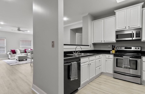 Tuscaloosa Condo | Front door to "Roll Tide" in minutes! Walk to the Stadium and avoid the parking!