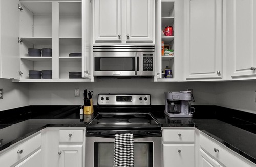 Tuscaloosa Condo | Front door to "Roll Tide" in minutes! Walk to the Stadium and avoid the parking!