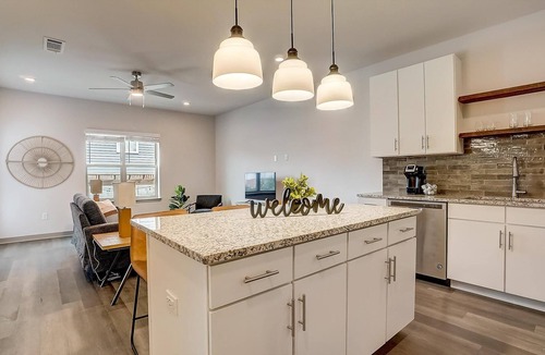 Forest Park Apartment | Frontdesk | 1 BR Apt near Vulcan Park